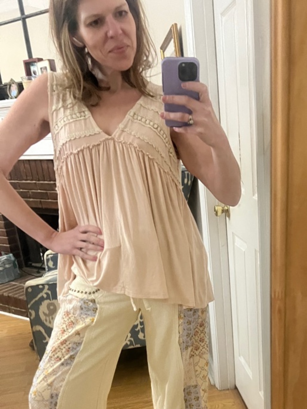 POL sleeveless V-neck tank top in light pink/beige